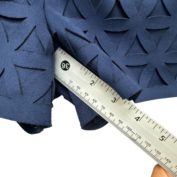 Lilly Pulitzer Navy Geometric Cutout Tailored Shorts Women Size 6 - Picture 4 of 10